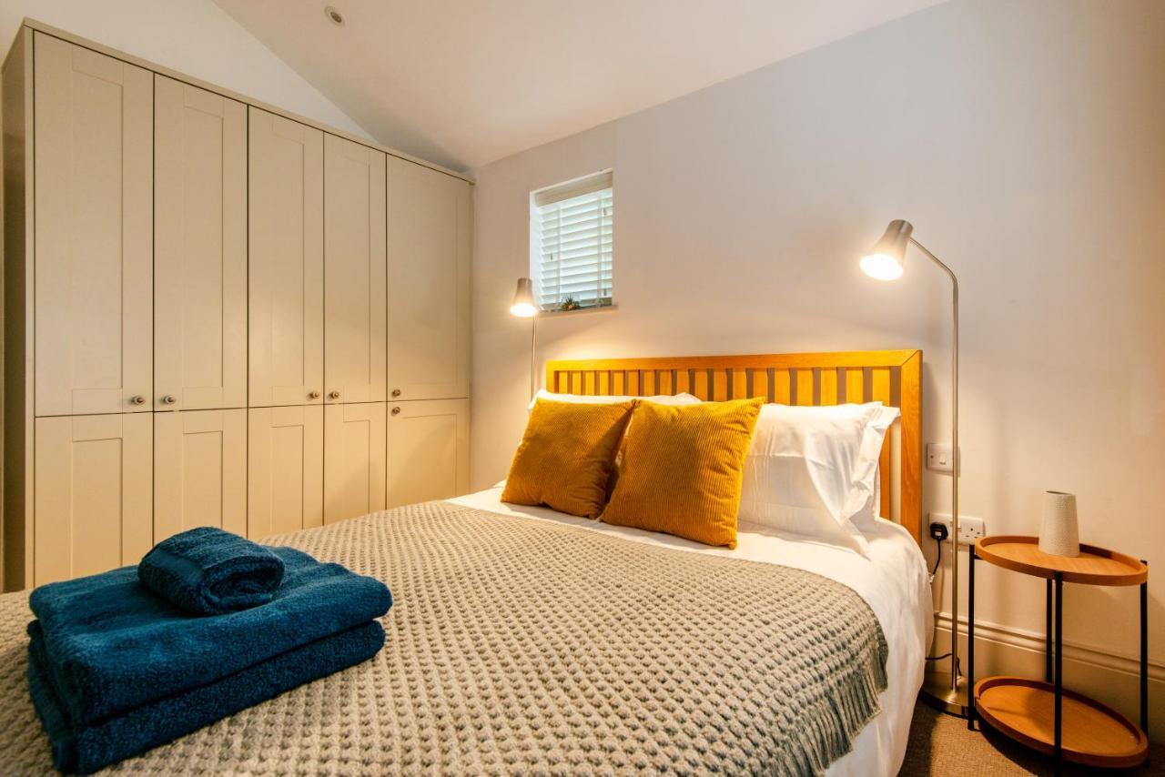 Beautiful, Central, 3 Min Walk From Beach, 2 King Doubles Brighton ภายนอก รูปภาพ