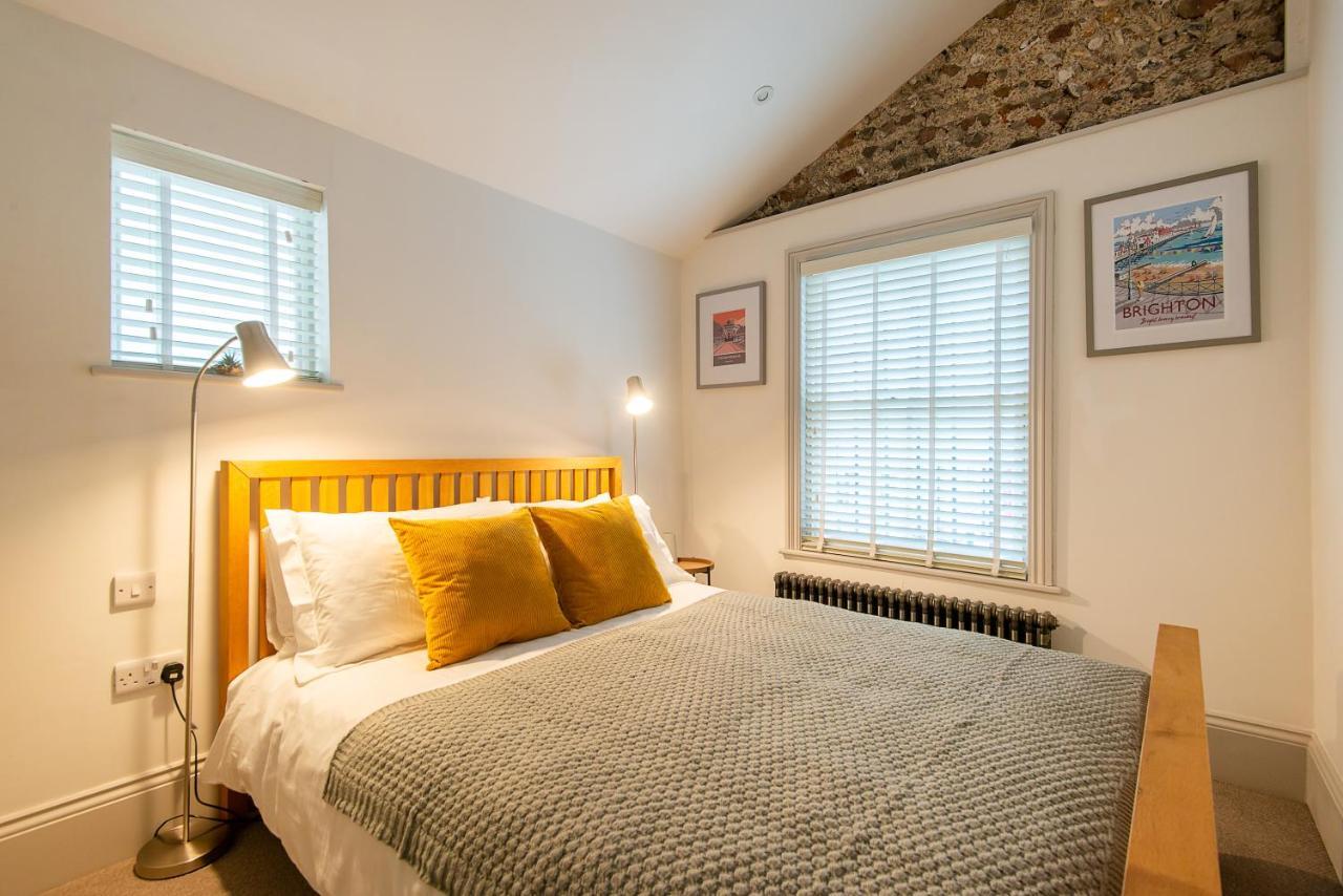 Beautiful, Central, 3 Min Walk From Beach, 2 King Doubles Brighton ภายนอก รูปภาพ