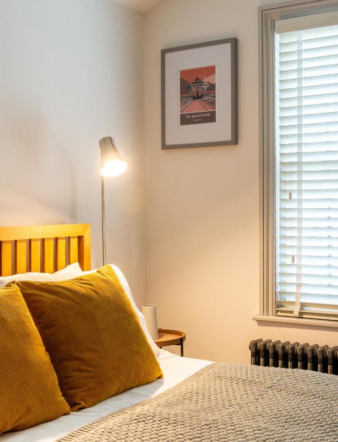 Beautiful, Central, 3 Min Walk From Beach, 2 King Doubles Brighton ภายนอก รูปภาพ