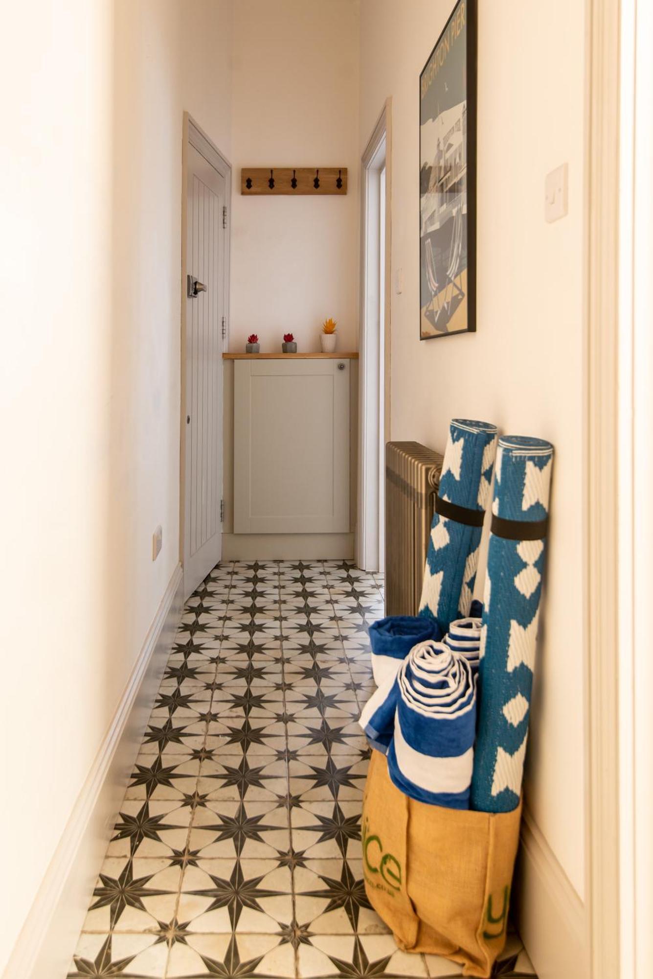 Beautiful, Central, 3 Min Walk From Beach, 2 King Doubles Brighton ภายนอก รูปภาพ